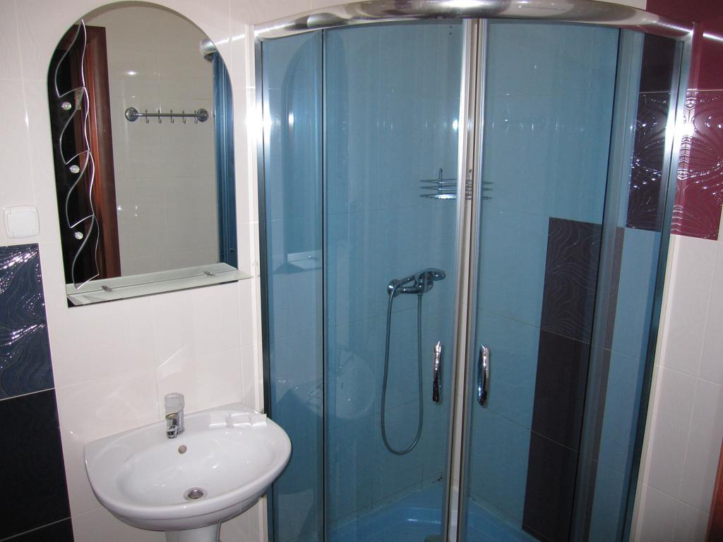 Jaguar Hotel Complex Harkov Szoba fotó